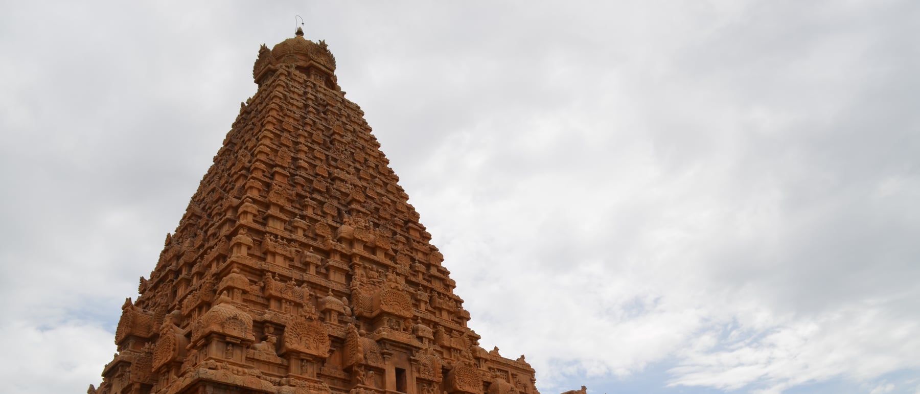 Brihadeeswarar Temple, Thanjavur — A 66 m granite vimana — Chola engineering at its height.