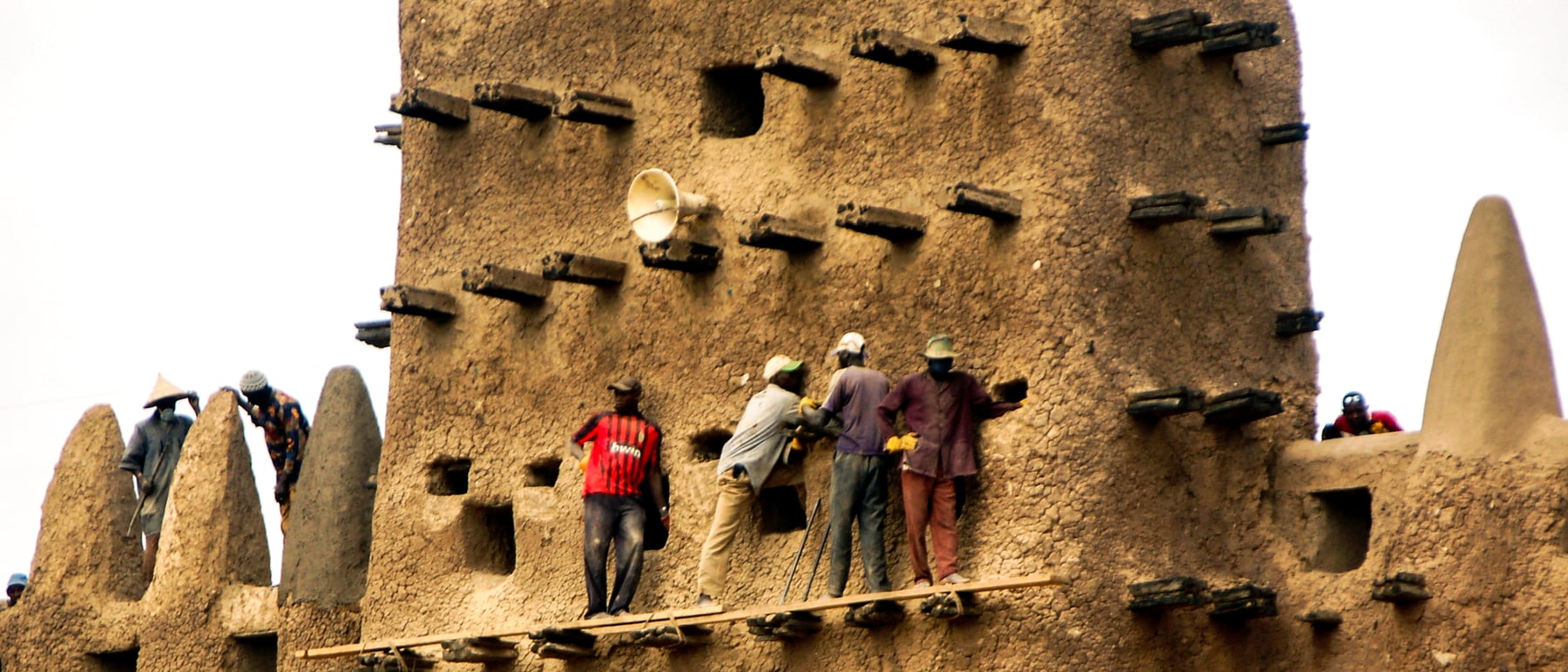 Great Mosque of Djenné — The largest mud-brick building — re-plastered by the whole town yearly.
