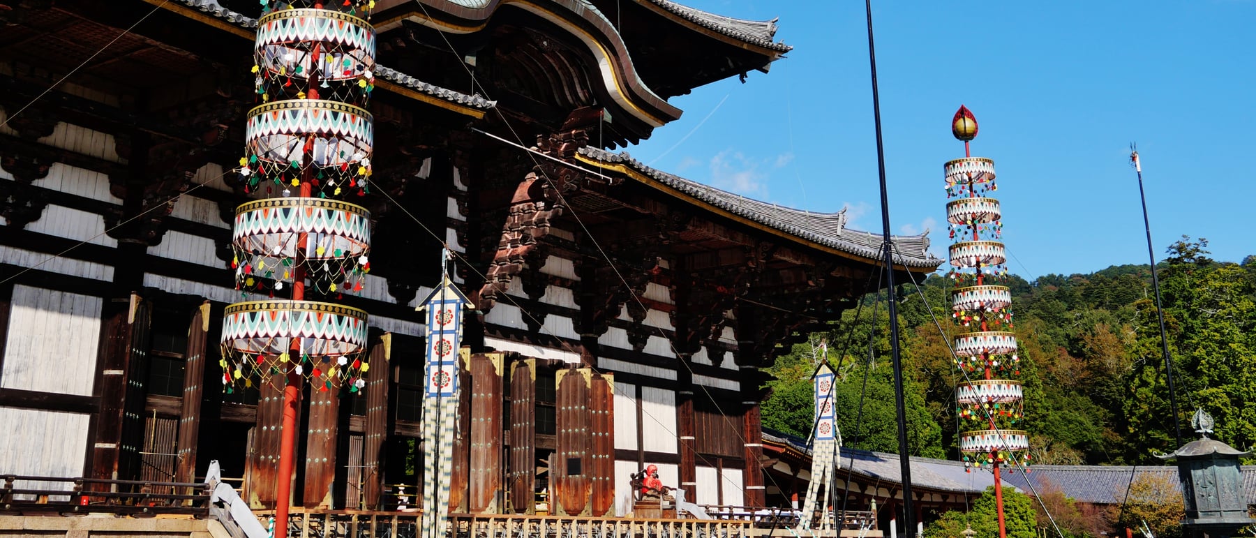 Tōdai-ji (Great Buddha Hall) — One of the largest timber structures in the world.