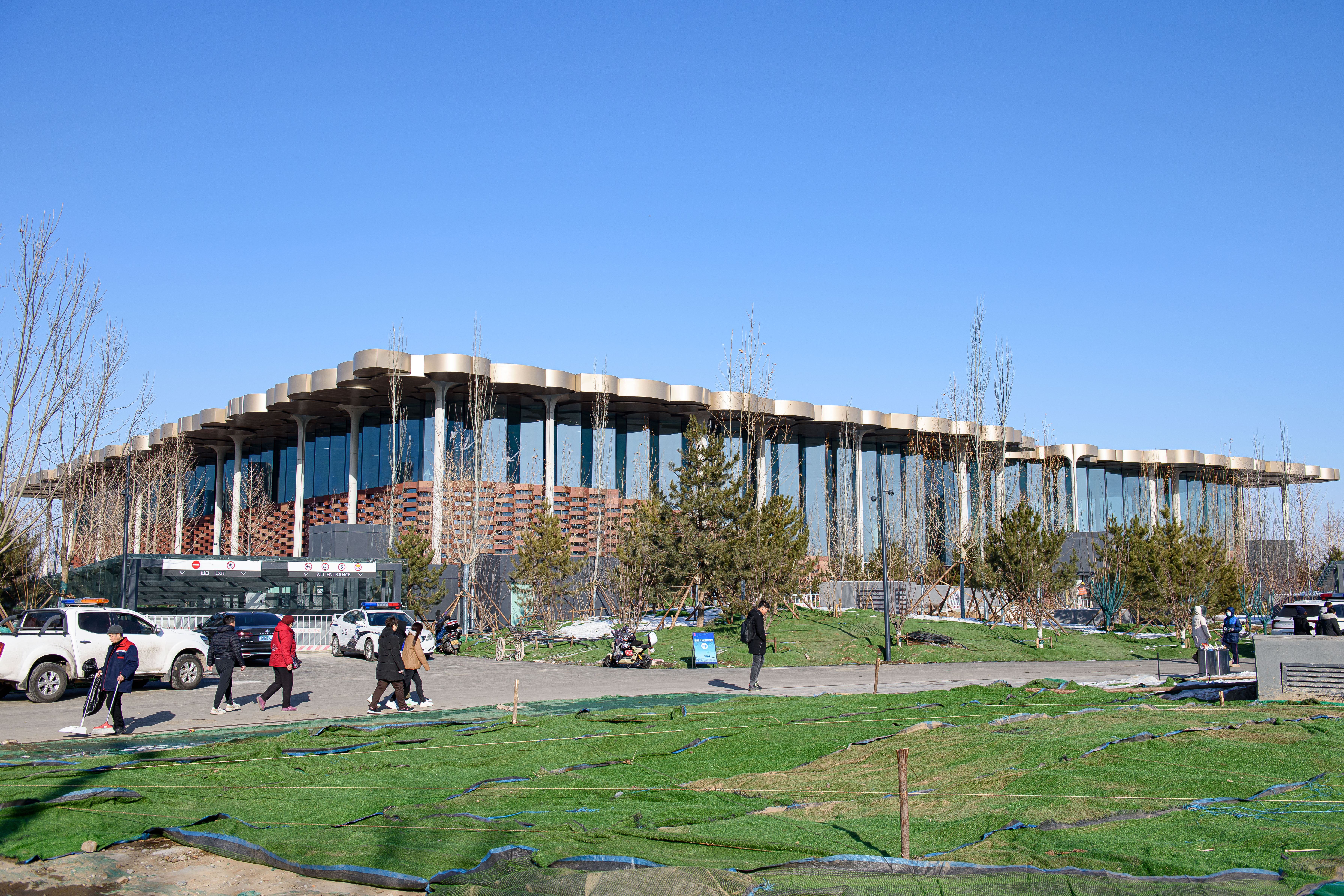 Exterior view of the completed Snohetta/ECADI Beijing Sub-Center Library, photographed December 2023.