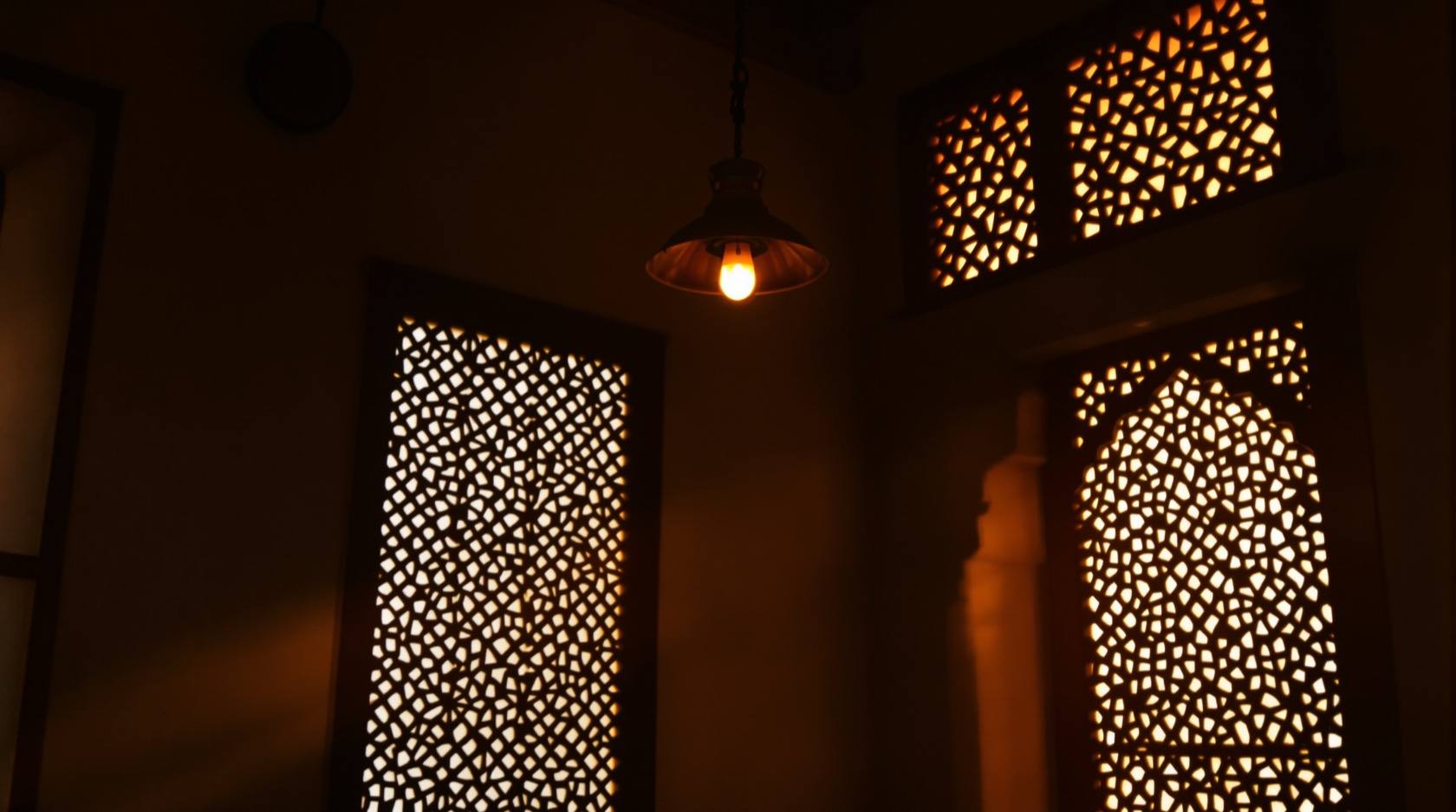 Traditional Indian Lighting: Brass, Diyas, Jaali & Heritage Glow (2026)