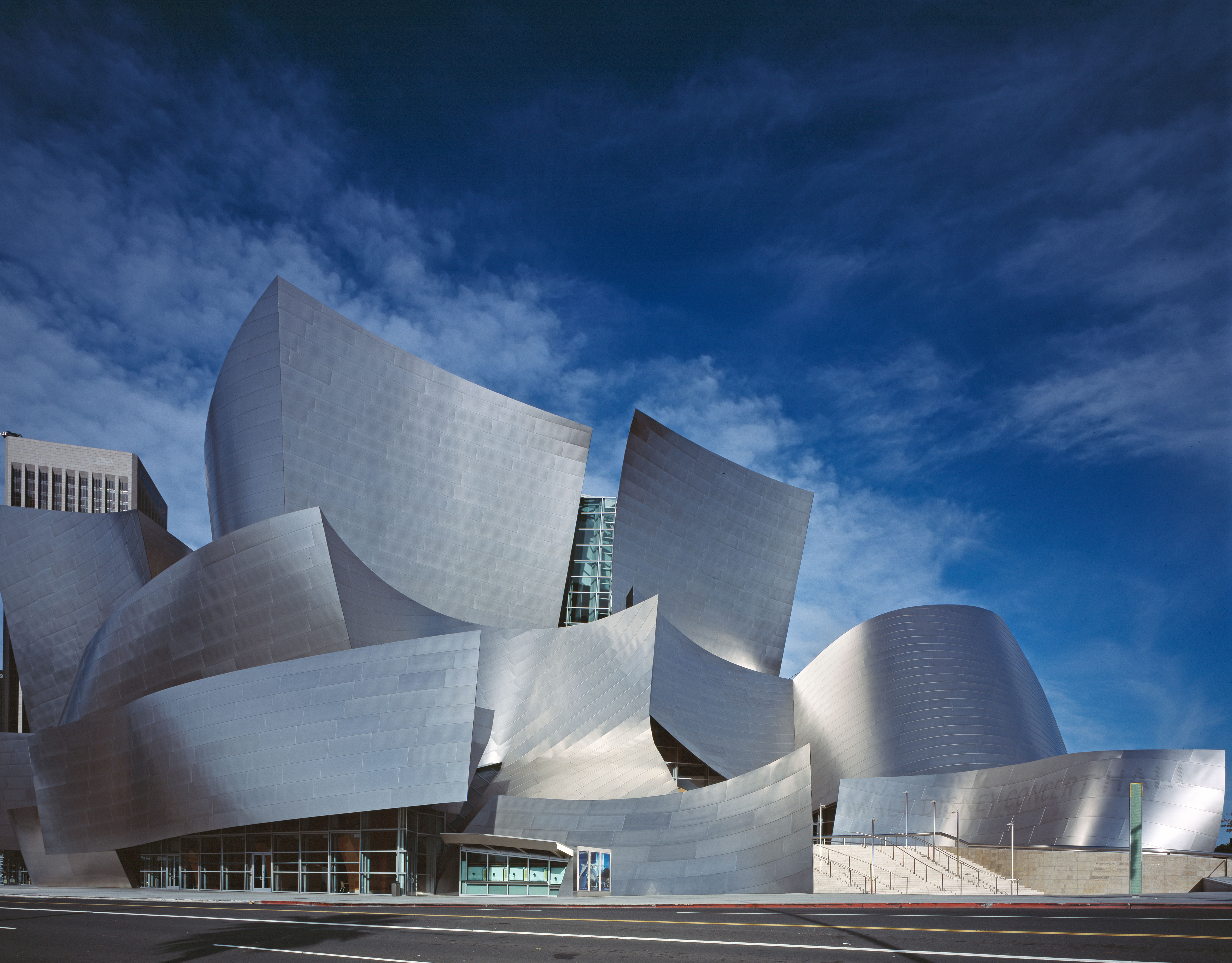 Exterior view of the Walt Disney Concert Hall's billowing stainless-steel skin, Carol Highsmith photograph.