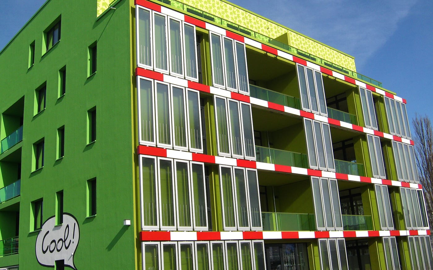 The green BIQ Algae House in Hamburg, its facade fitted with live-algae bioreactor panels