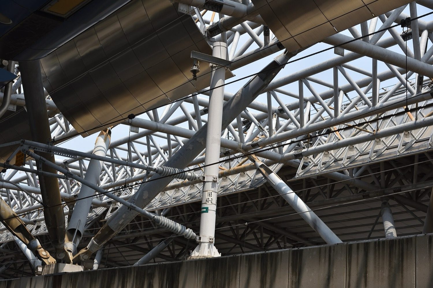 A steel space frame — a three-dimensional grid covering a vast column-free span.