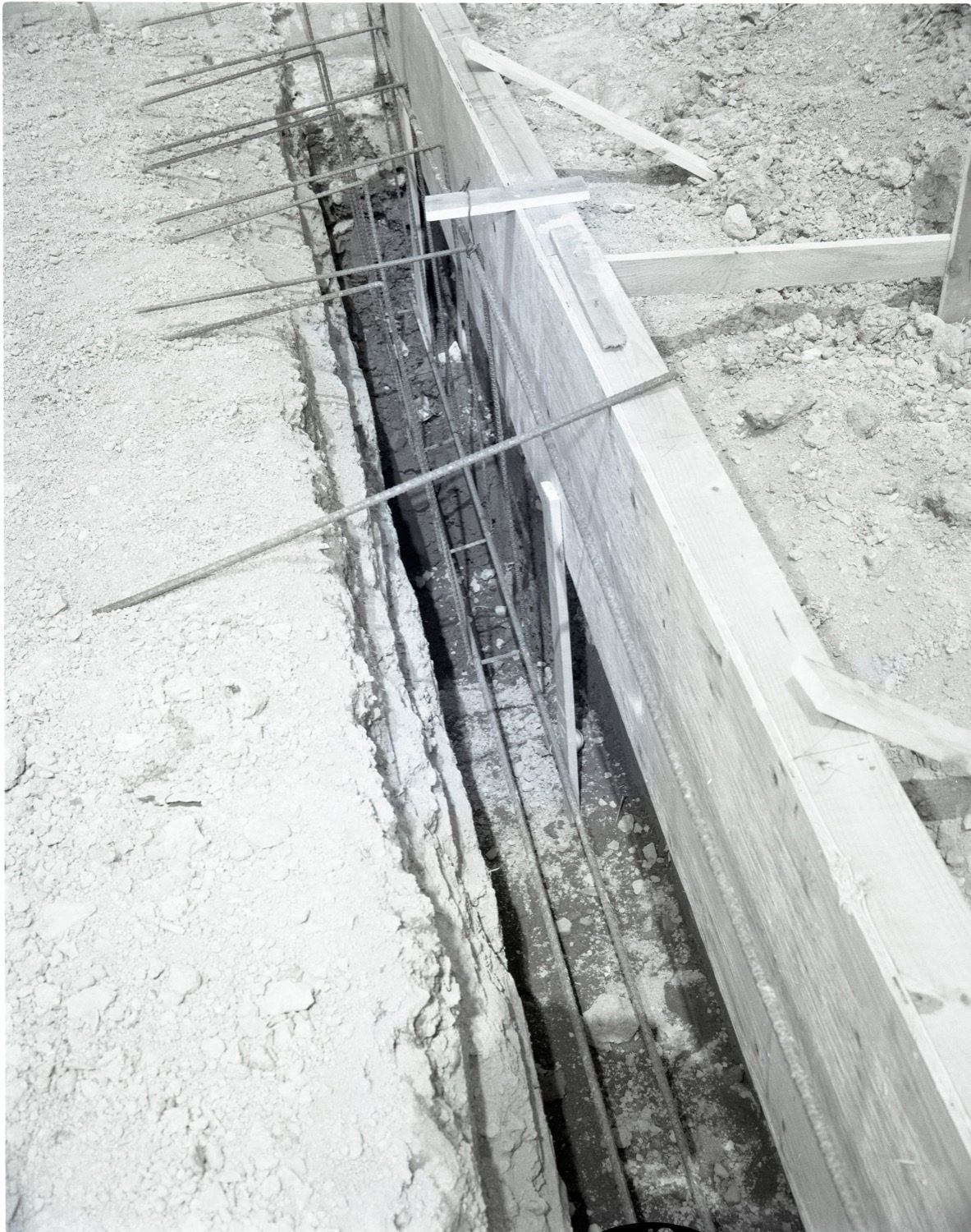The reinforcement mat of an isolated footing — bars run in both directions to resist bending under the soil pressure.