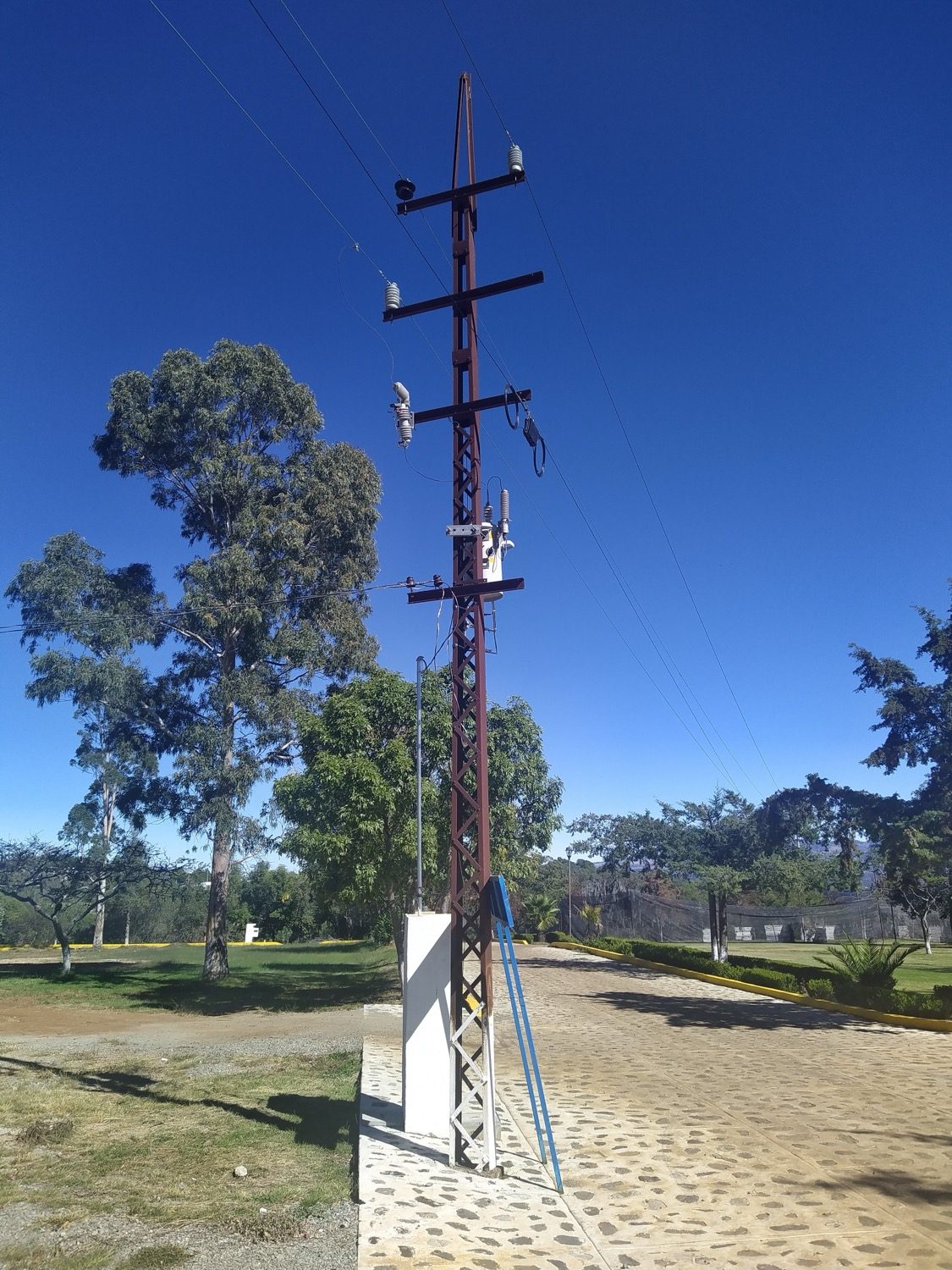 A built-up laced steel column — two sections tied by diagonal lacing to spread the area and resist buckling.
