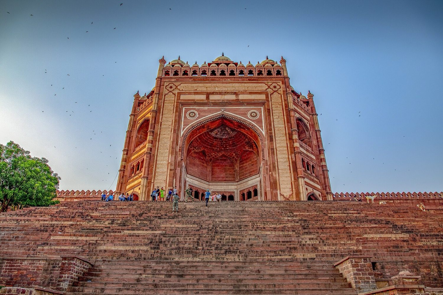 The Buland Darwaza at Fatehpur Sikri — Akbar's ~46 m red-sandstone 'Gate of Victory'.