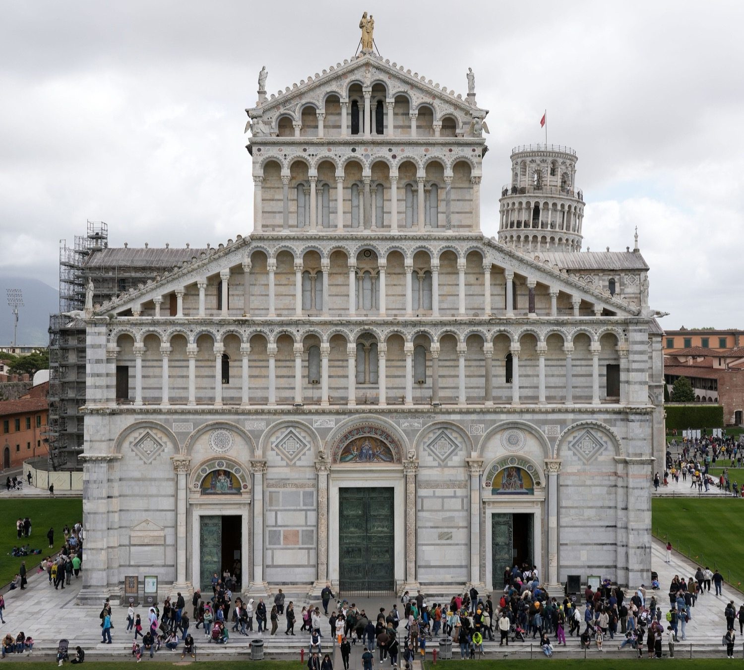 The west façade of Pisa Cathedral — storey upon storey of blind marble arcading (begun 1064, consecrated 1118).