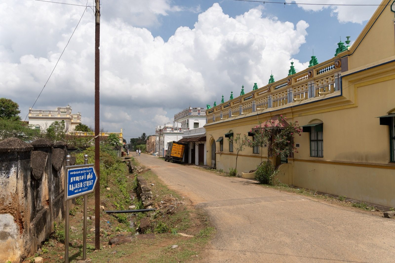 A street of Chettinad mansions in Kanadukathan, Tamil Nadu — merchant houses with pillared courtyards in Burma teak and Athangudi tiles, built on global trading wealth.